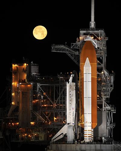 Space_Shuttle_Discovery_under_a_full_moon,_03-11-09