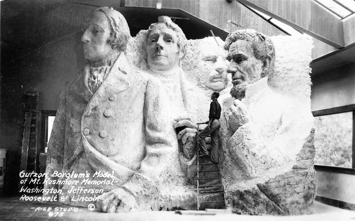 Gutzon_Borglums_model_of_Mt._Rushmore_memorial