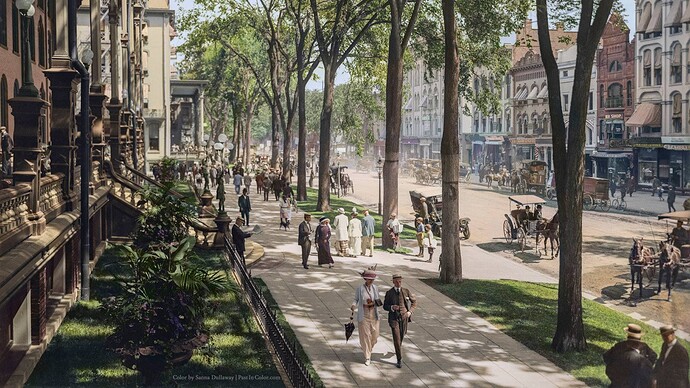 Holiday goers Broadway in Saratoga Springs, ca 1915