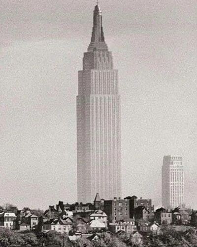 Hard to believe this is the Empire State Building in 1941. No other tall skyscrapers surrounding it.