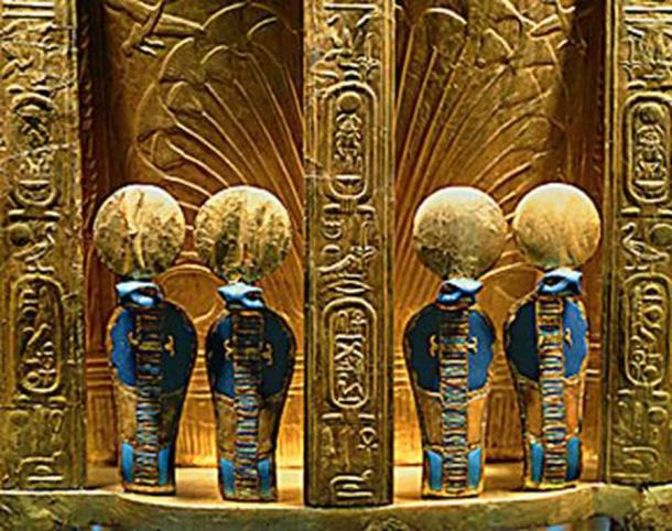 Uraeus snakes, which are cobras, are a famous Egyptian symbol used most often on the crowns of the ancient pharaohs. (GoShow / CC BY-SA 3.0)