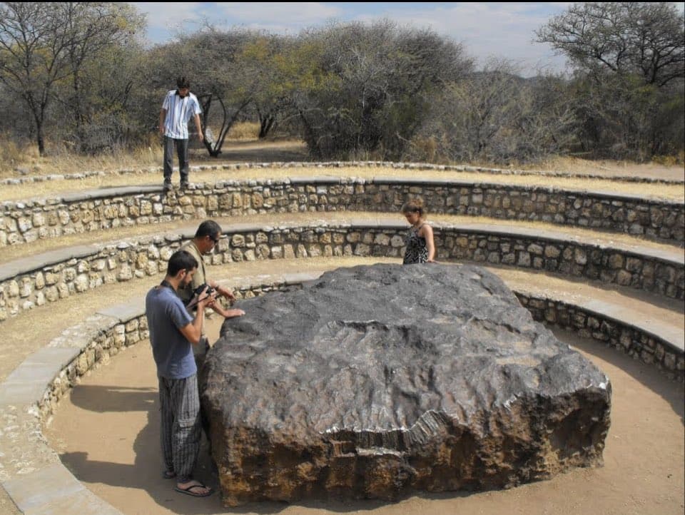 This is the largest know single piece of iron on the surface of the earth 60 tons Giza Community