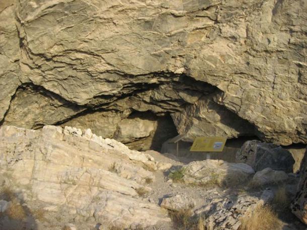 Entrance to Lovelock Cave in Nevada. (Ken Lund / CC BY-SA 2.0)
