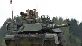 Australia agrees on new weapons deal