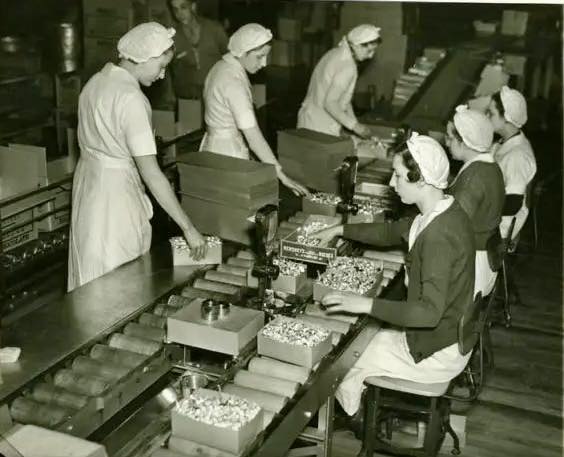 History Handwrapping hershey kisses at the factory 1936