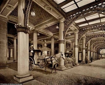 History This is the closed Carriage Entrance for the Old Waldorf-Astoria Hotel in Manhattan in 1894